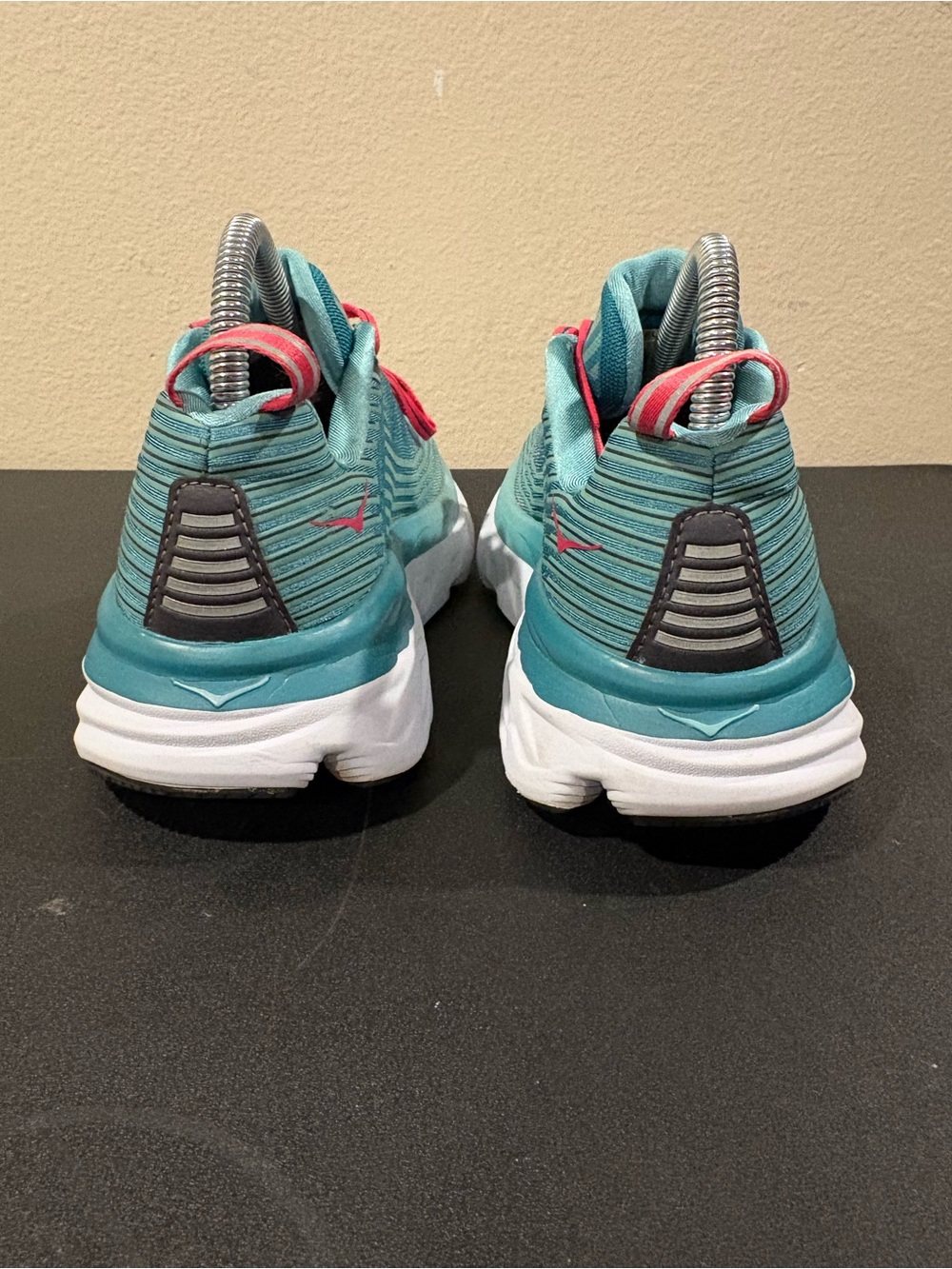 Hoka One One Bondi 6 Shoes Womens Size 6.5 Teal Green Pink White Fast Shipping - Picture 6 of 9